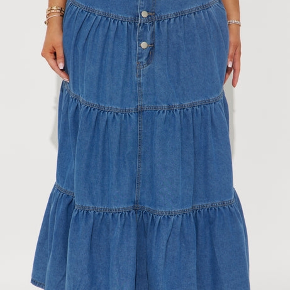 Faahion NOVA Denim Blue Tiered Skirt Size 1X NWT - Picture 2 of 7